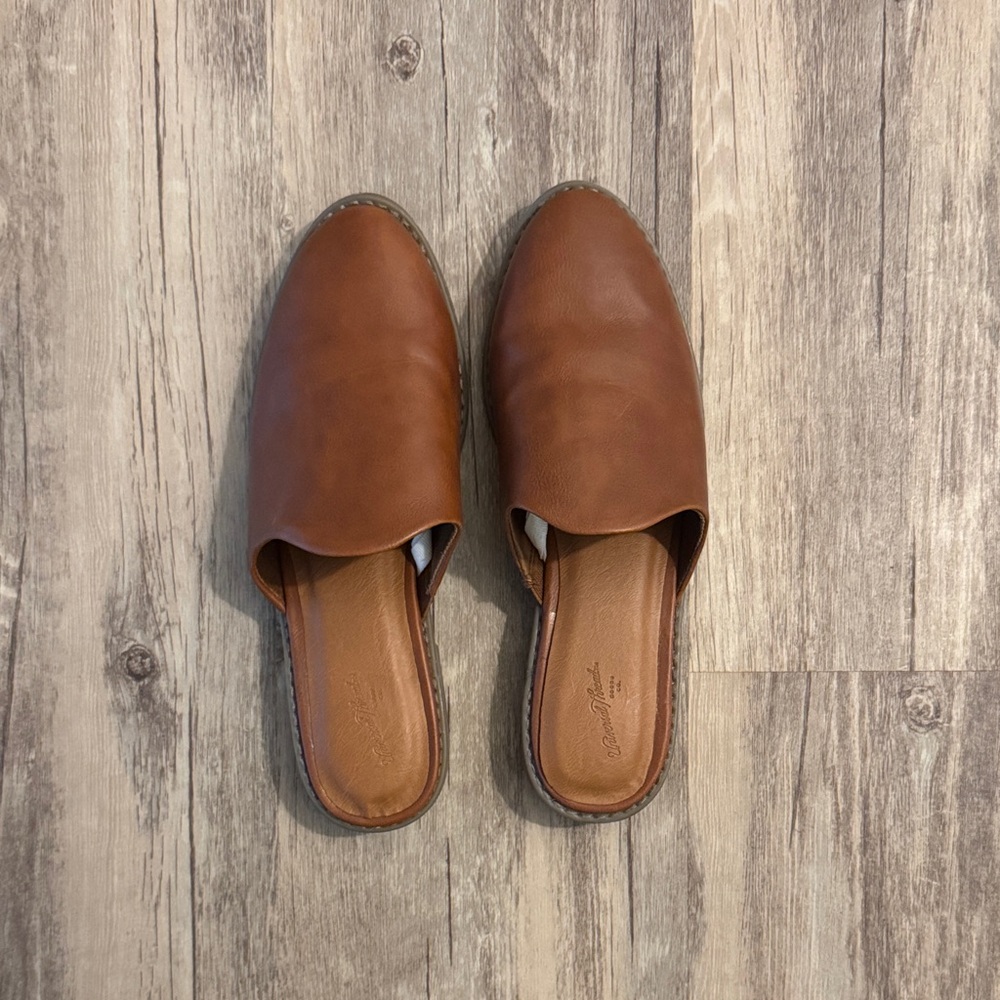 Universal Thread Tan Slip-On Mules